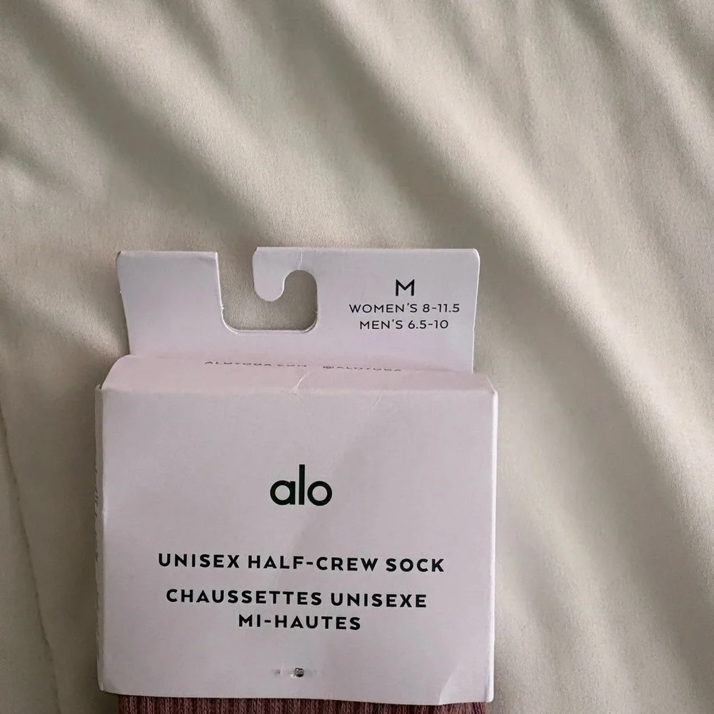 NWTs Alo Uni-Sex Crew Socks in Smoky Quartz Size M - Picture 3 of 4